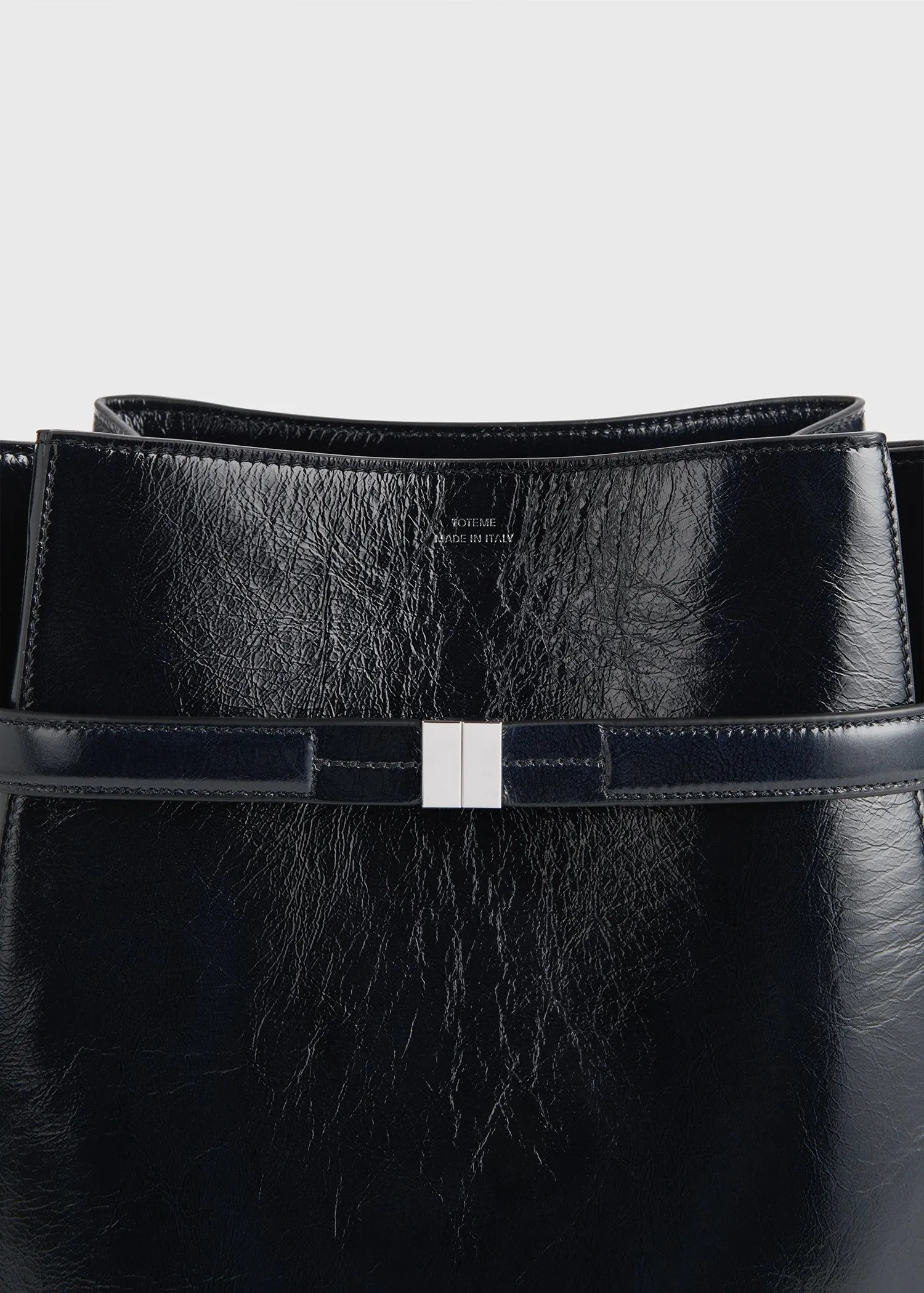 Belted Naplack bucket bag navy