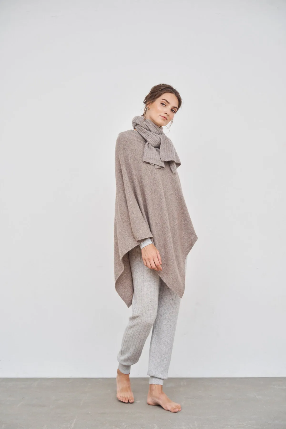 CARE BY ME Lise 100% Cashmere Womens Poncho