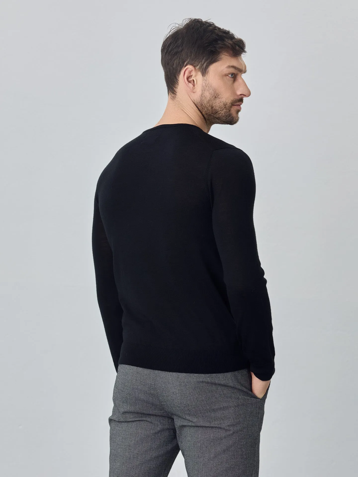 Crew Neck Sweater With Long Sleeves In Extra Fine Merino Wool