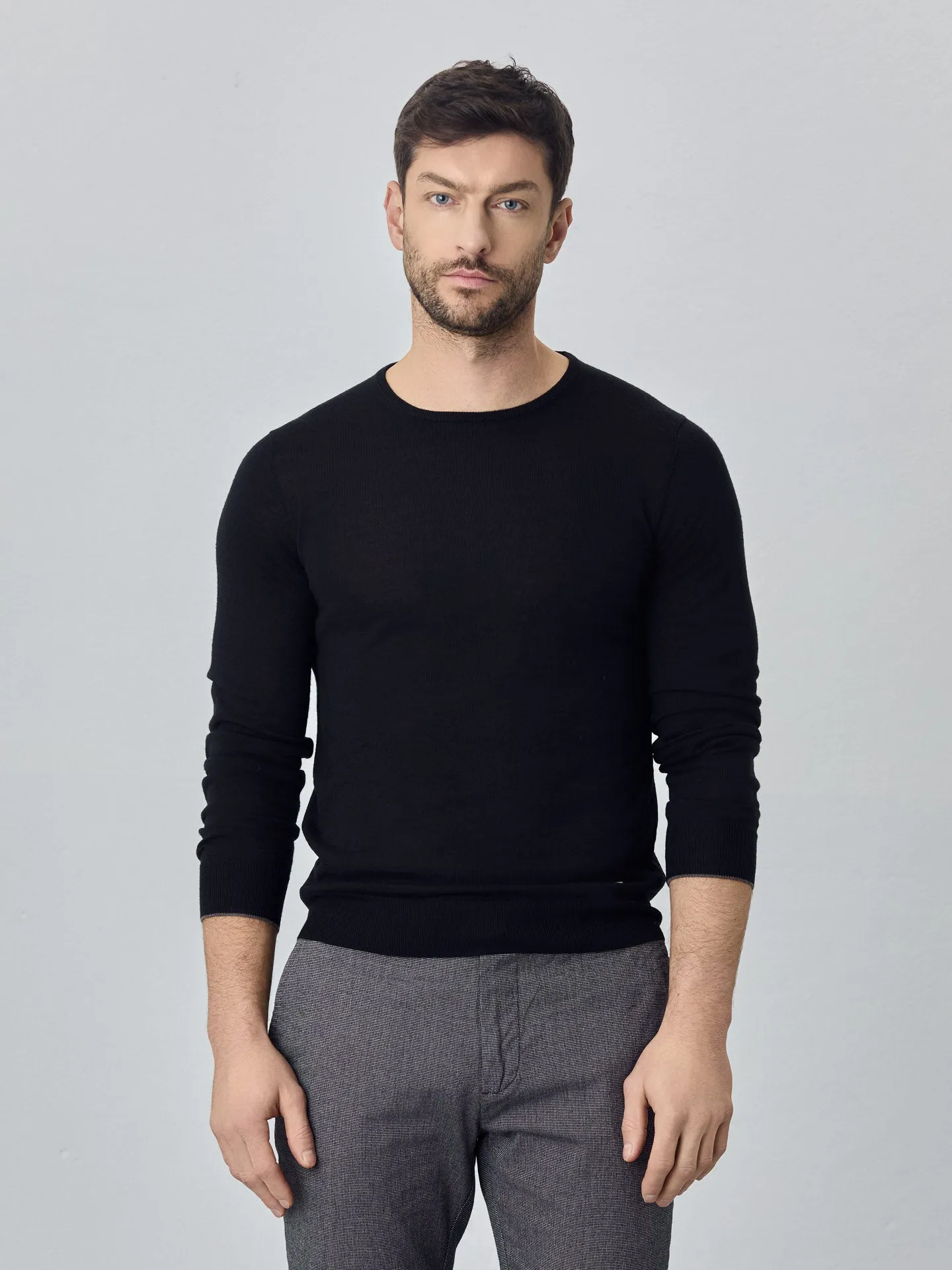 Crew Neck Sweater With Long Sleeves In Extra Fine Merino Wool