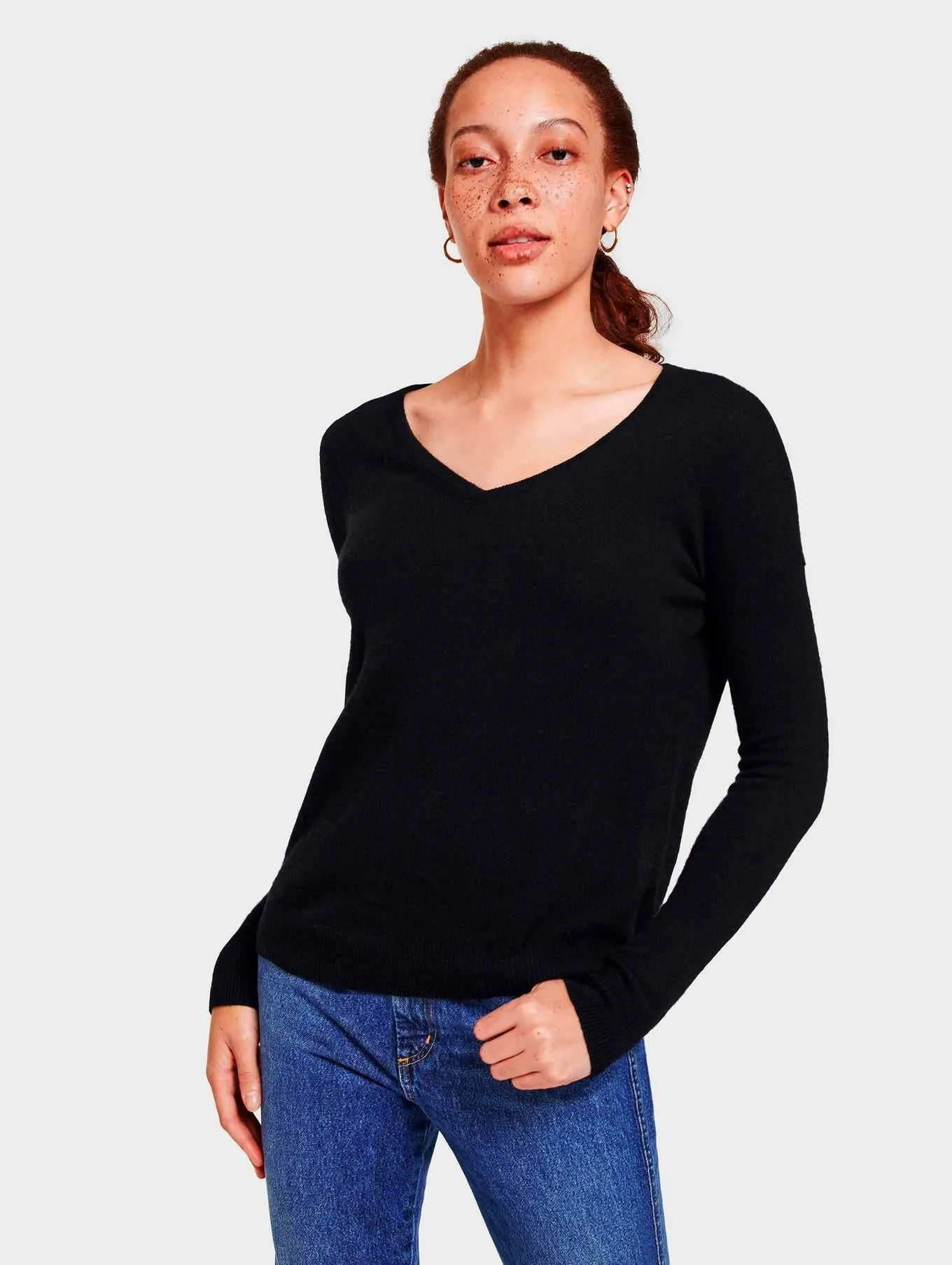 Essential Cashmere V-Neck (Black)