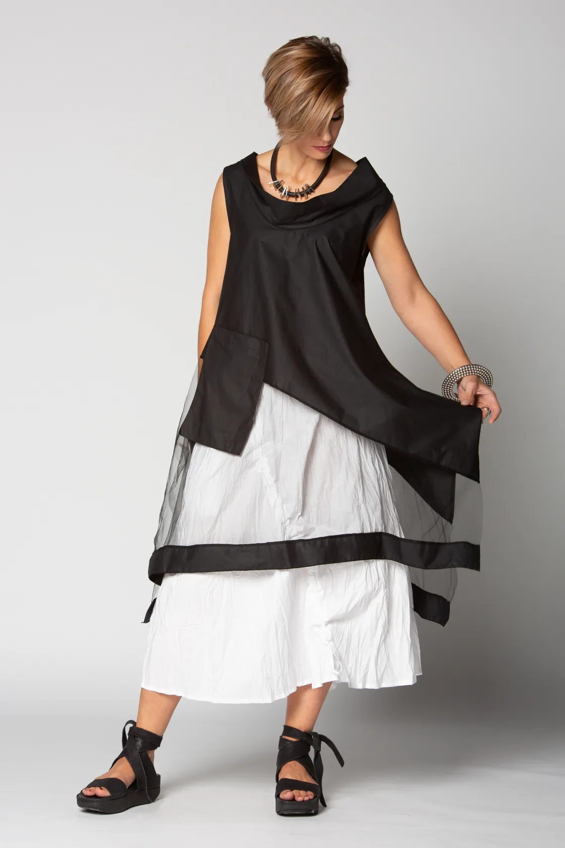 N/S Hakuba Tunic in Black Carnaby