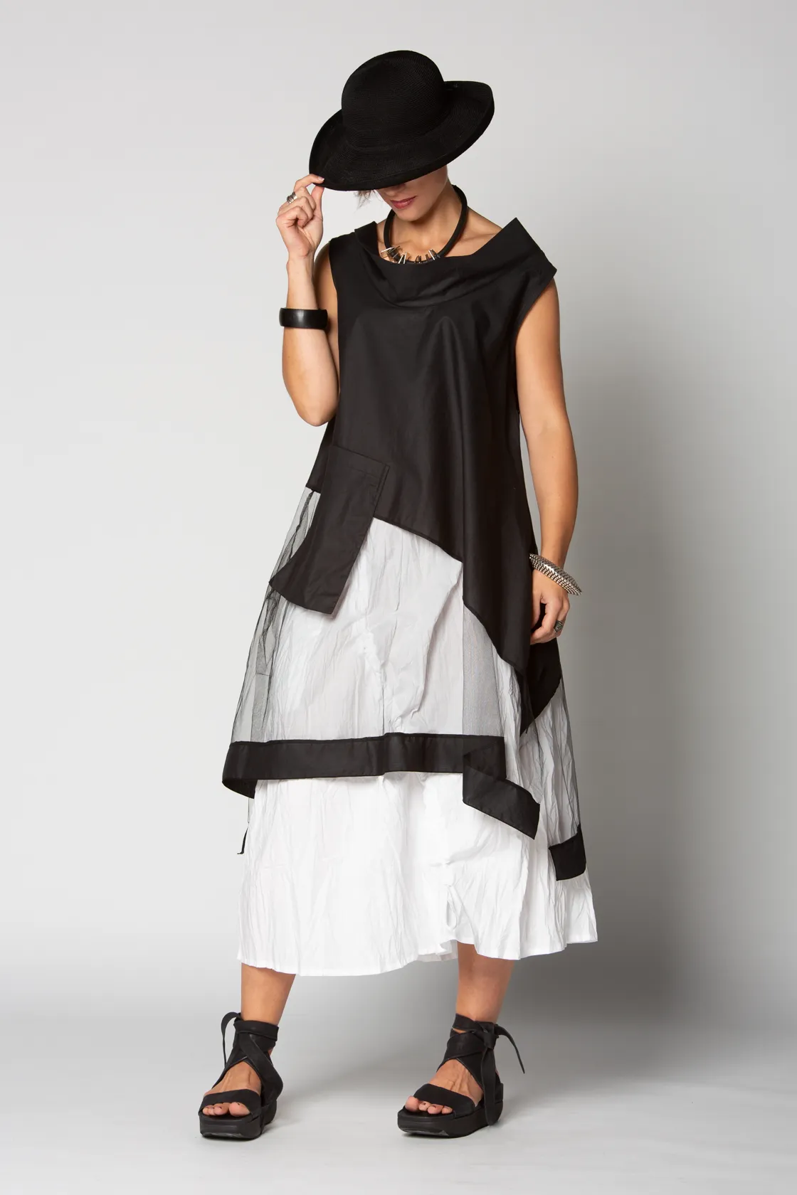 N/S Hakuba Tunic in Black Carnaby