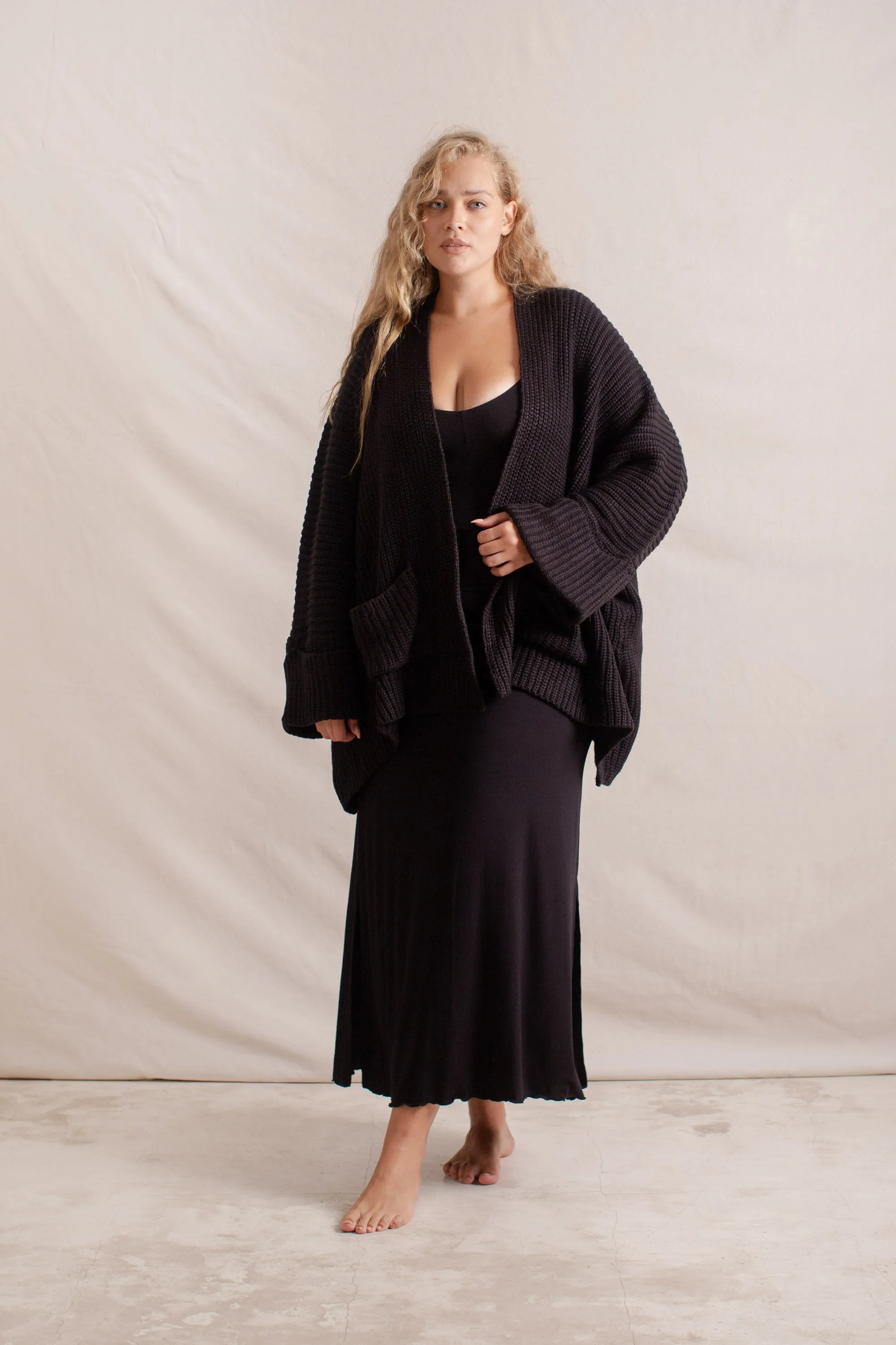 Tuula Poncho Black