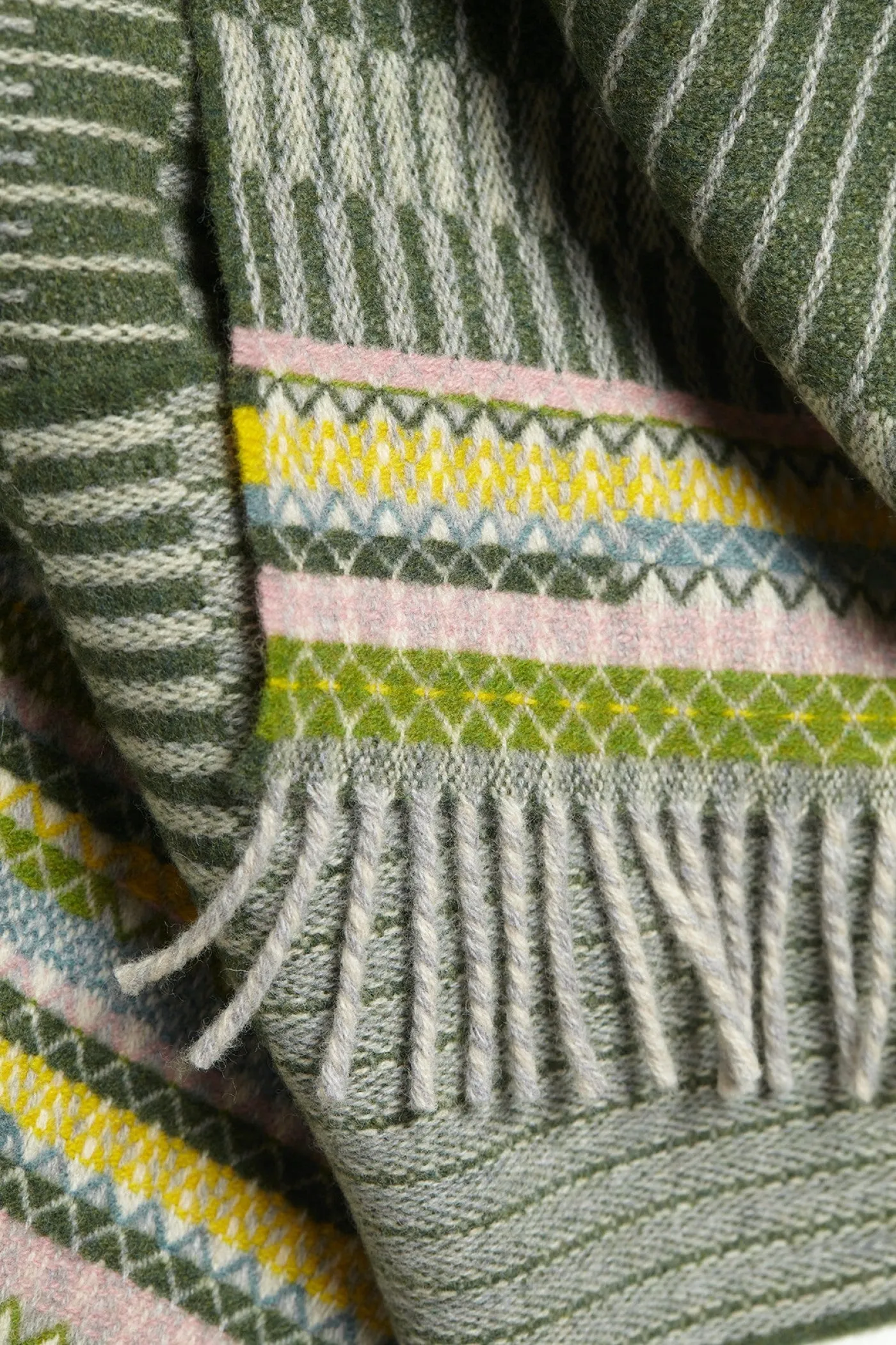 Wallace Sewell LAMBSWOOL TEXTURE SCARVES - Bothy - Meadow GREEN